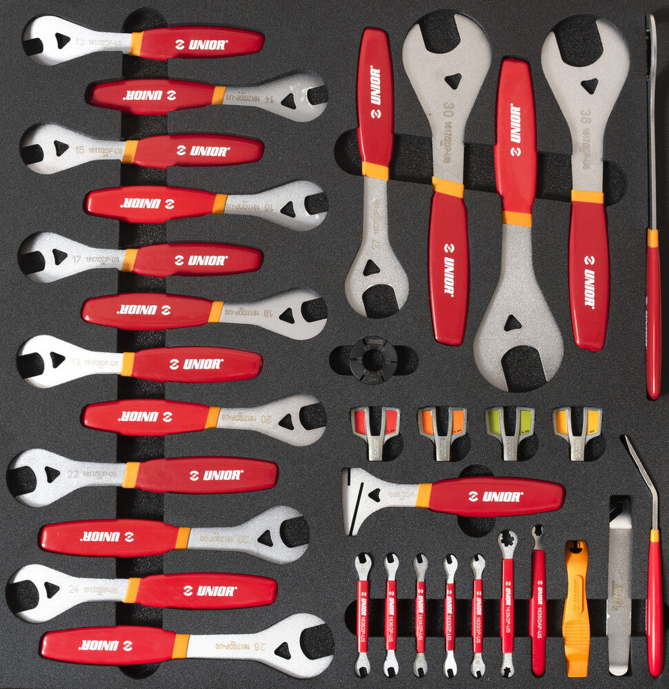 Set Of Tools In Tray 3 For 2600A And 2600C - Wheel Tools