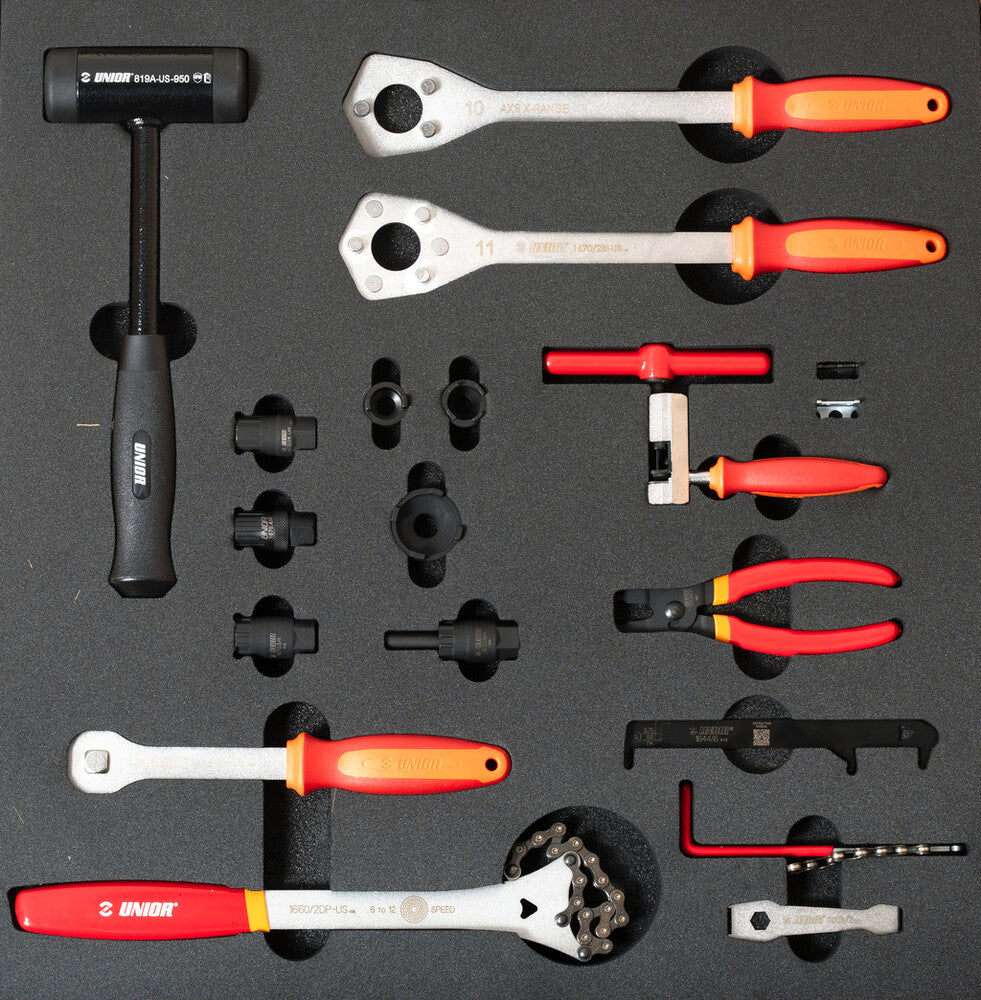 Set of tools in tray 5 for 2600A and 2600C - Drivetrain tools