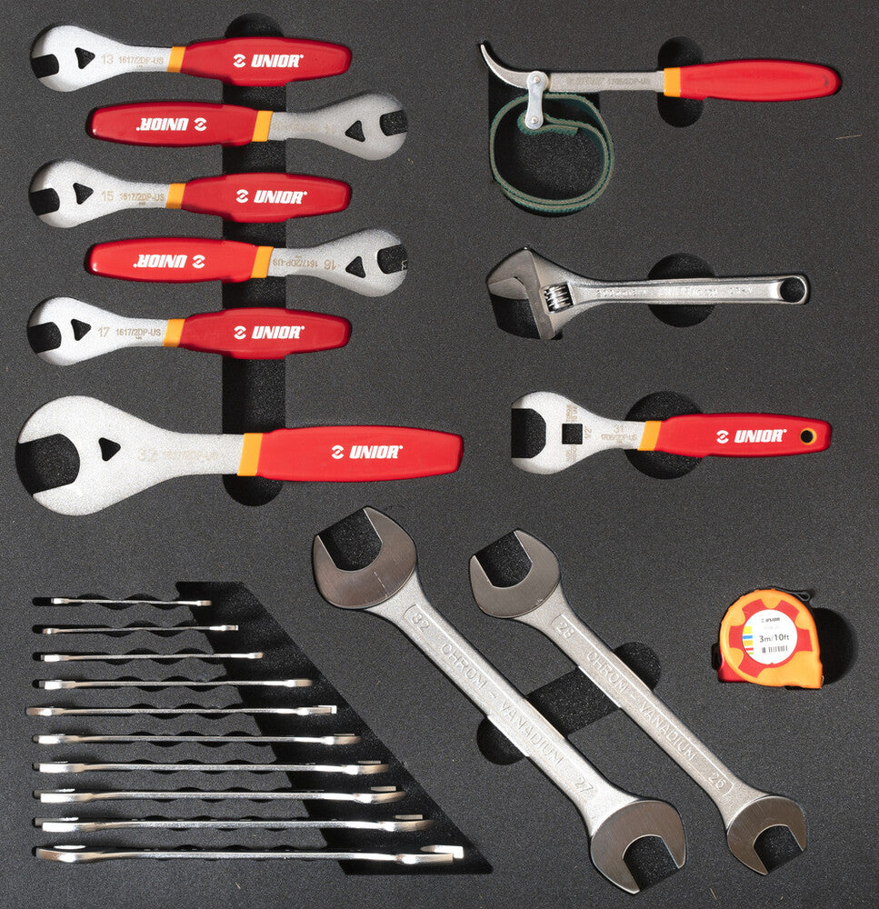 Set Of Tools In Tray 2 2600D