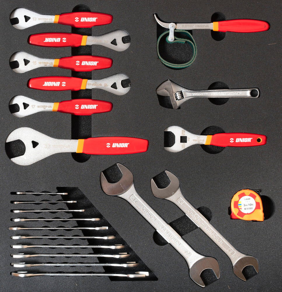 Set of tools in tray 2 2600d