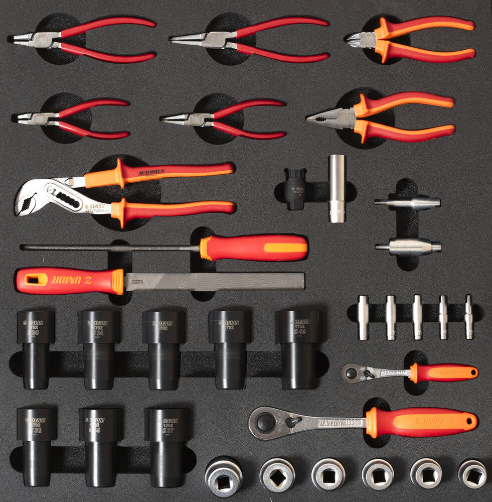 Set Of Tools In Tray 3 2600D