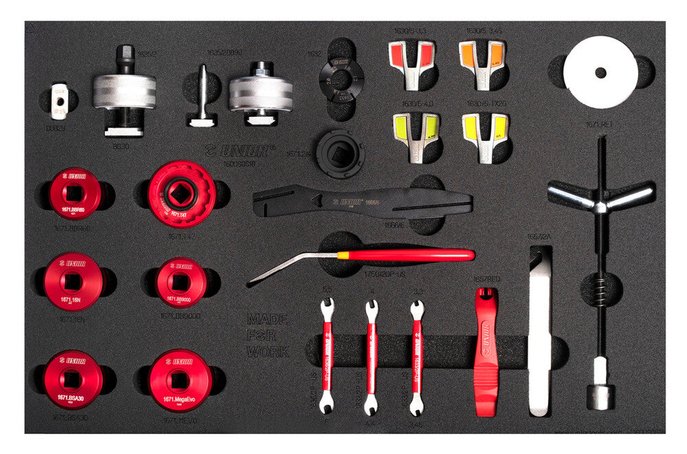 Set of tools in tray 1600SOS26