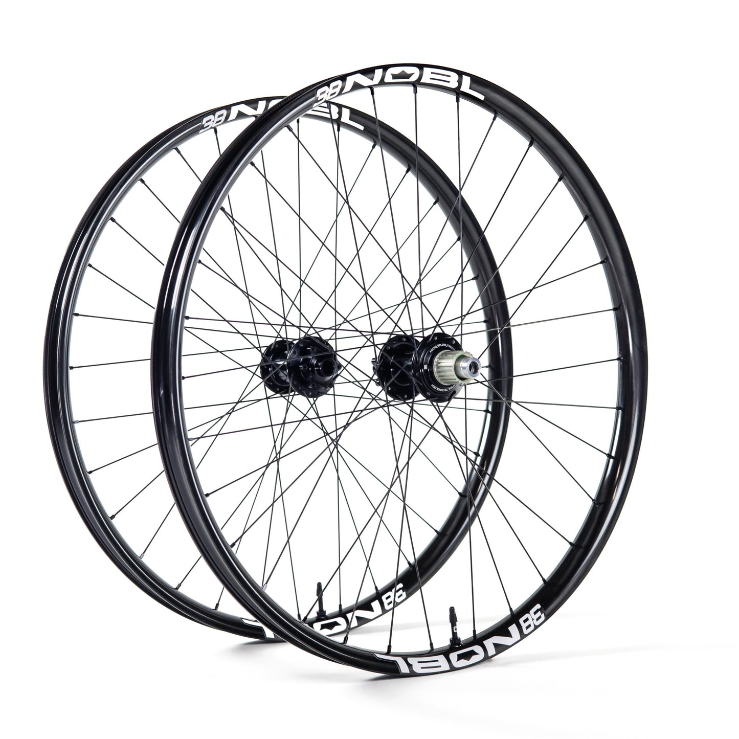 NOBL Signature 38 Wheelset Hope Pro 5