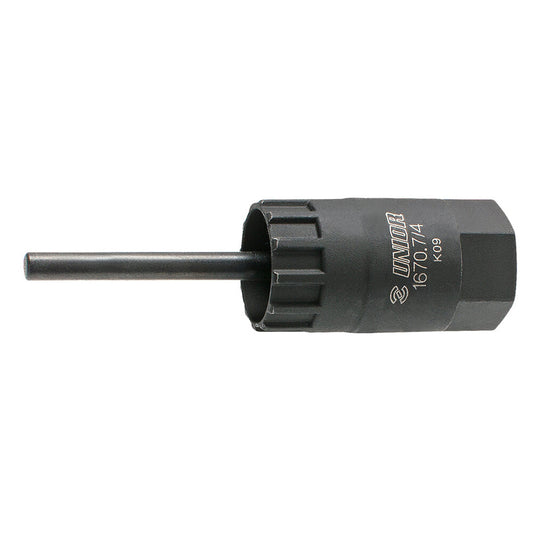 Cassette lockring tool with guide