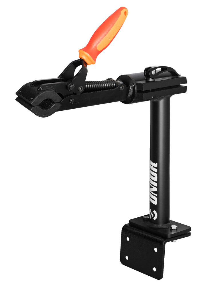 Wall or bench mount clamp, auto adjustable