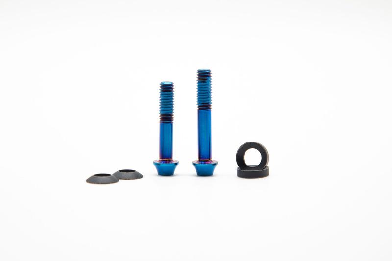 Oak Components Titanium Bolt Kit, M6 x 30mm, M6 x 35mm Length, 2 pieces, Blue (For 20/23mm Brake Adapter)