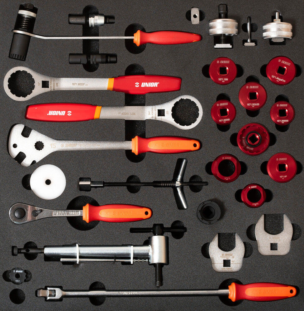 Set of tools in tray 2 2600a and 2600c bb/crank