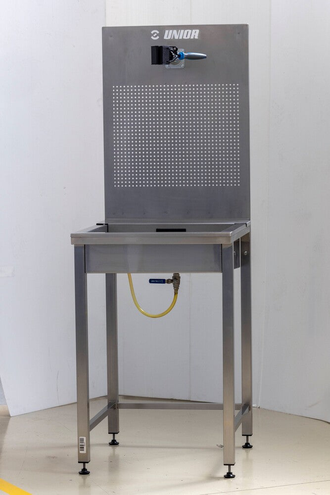 Suspension service sink